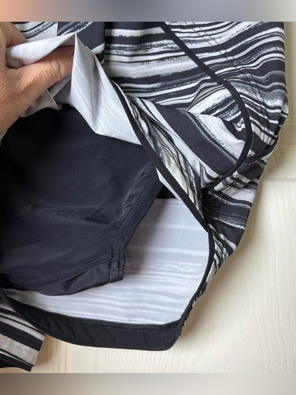 Lands' End Women Swim Shorts Size 12 Quick Dry Black White Stripes 5" Resortwear - Picture 5 of 5